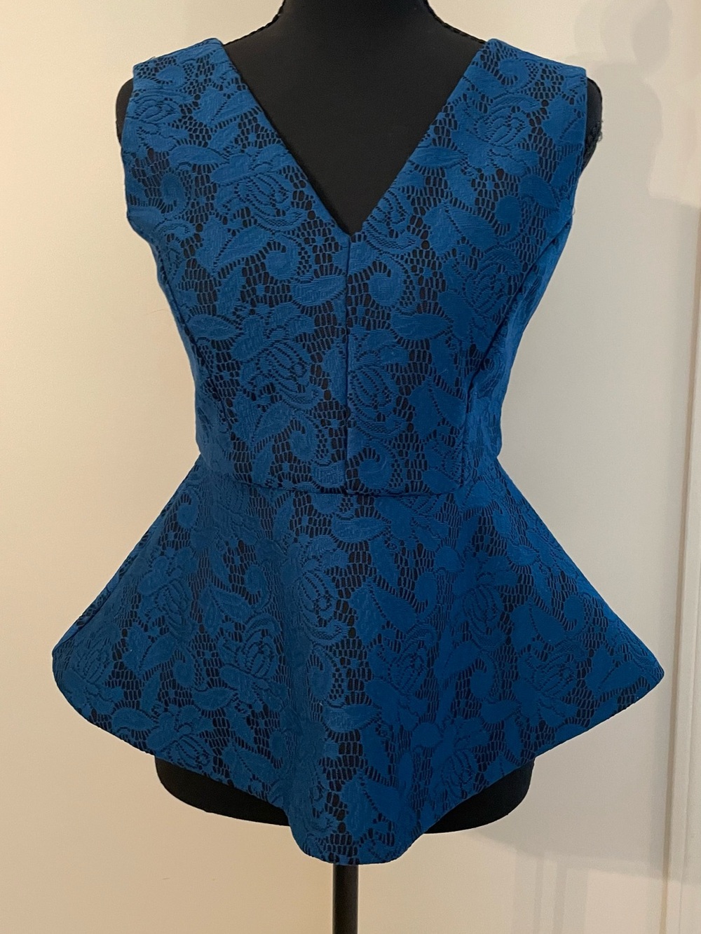 Vibrant Peplum Blue Floral Lace Girly Top by 7th Ave Designs Zipper Back 2010 XS
